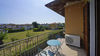 Bilocale di testa al primo piano con ampia terrazza in residence con piscina a Puegnago del Garda