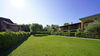 Bilocale con giardino a 200 metri dal lago in residence con piscina a Manerba del Garda