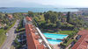 Helle Erdgeschosswohnung in einer Wohnanlage mit Schwimmbad in Manerba del Garda 