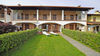 Trilocale al piano terra in residence con piscina a Manerba del Garda