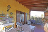 Freistehende Villa auf drei Ebenen in einer ruhigen Wohngegend in Moniga del Garda