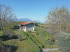 Freistehende Villa mit großem Privatpark, Olivenhain und Teich in Soiano del Lago