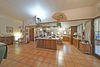 Freistehende Villa mit großem Privatpark, Olivenhain und Teich in Soiano del Lago