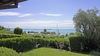 Appartamento fronte lago con giardino privato in residence esclusivo a Moniga del Garda