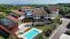 Zweistöckige Wohnung mit großem Balkon in einer Wohnanlage mit Swimmingpool in Lonato del Garda