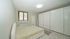 Villa a schiera di testa con giardino privato e garage doppio, in residence con piscina