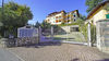 Zweizimmerwohnung mit exklusivem Innenhof und Garage in gepflegter Wohnanlage mit Pool und Seeblick, in Gardone Riviera zu verkaufen