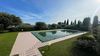 Zweizimmerwohnung mit exklusivem Innenhof und Garage in gepflegter Wohnanlage mit Pool und Seeblick, in Gardone Riviera zu verkaufen
