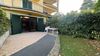 Zweizimmerwohnung mit exklusivem Innenhof und Garage in gepflegter Wohnanlage mit Pool und Seeblick, in Gardone Riviera zu verkaufen