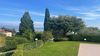 Zweizimmerwohnung mit exklusivem Innenhof und Garage in gepflegter Wohnanlage mit Pool und Seeblick, in Gardone Riviera zu verkaufen