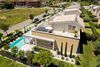 Sirmione, Punta Grò, Reihenendhaus mit Pool einige Meter vom See entfernt