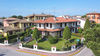Sirmione, Colombare. Villa di testa con giardino privato in vendita