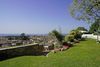Zweizimmerwohnung mit Seeblick-Terrasse in einer Wohnanlage mit Pool.