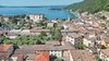 Großzügige, renovierte 2-Zimmer-Wohnung mit Terrasse und Garage im Herzen von Maderno