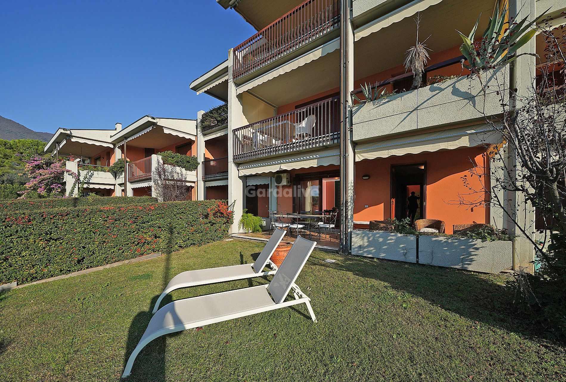 Wohnung mit Garten in einer Wohnanlage am See in Maderno