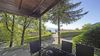 Gemütlicher Bungalow mit Garten und Blick auf den See im Feriendorf Sunclass Tignale