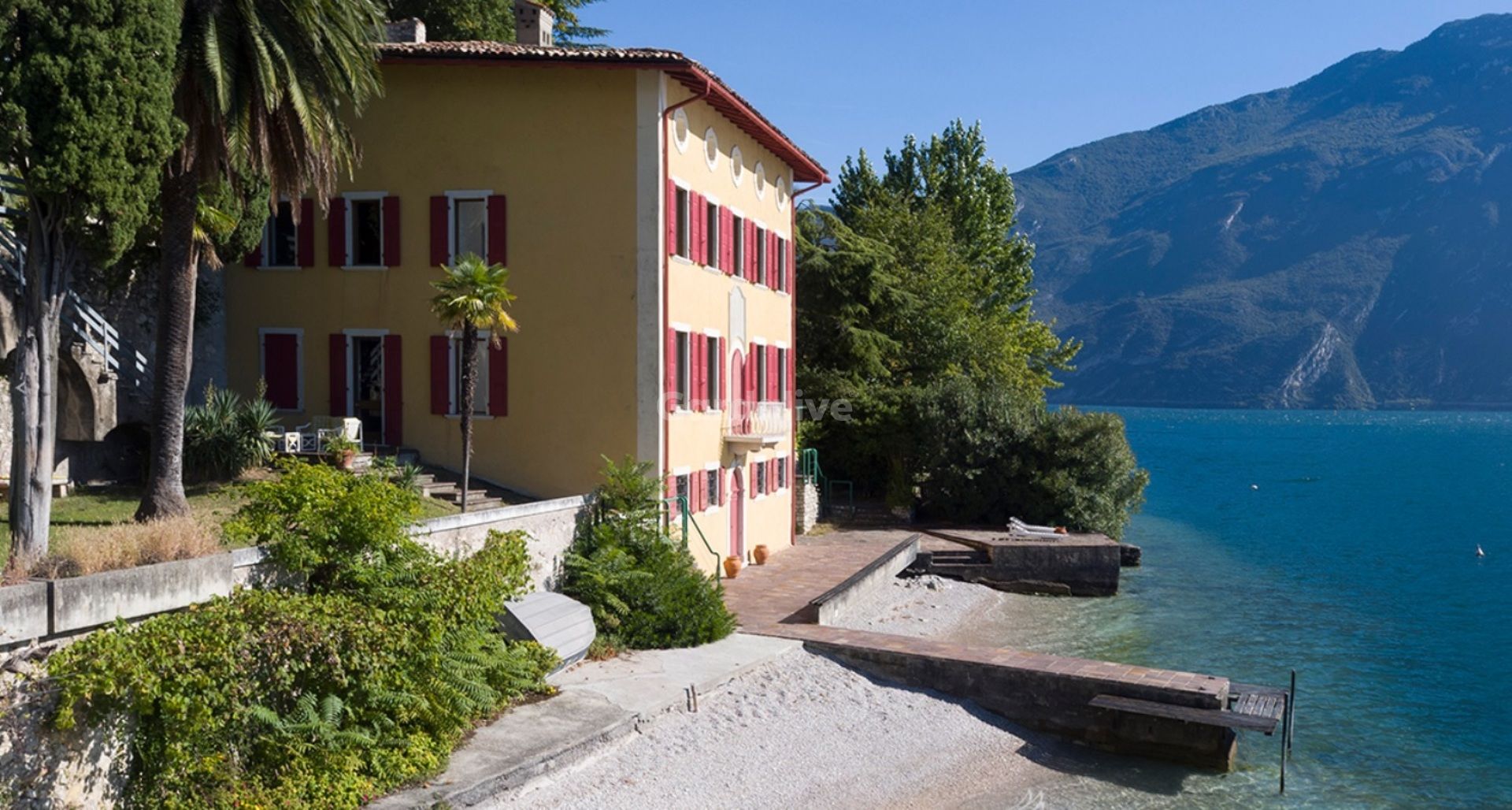 Repräsentative Villa direkt am See in Limone sul Garda
