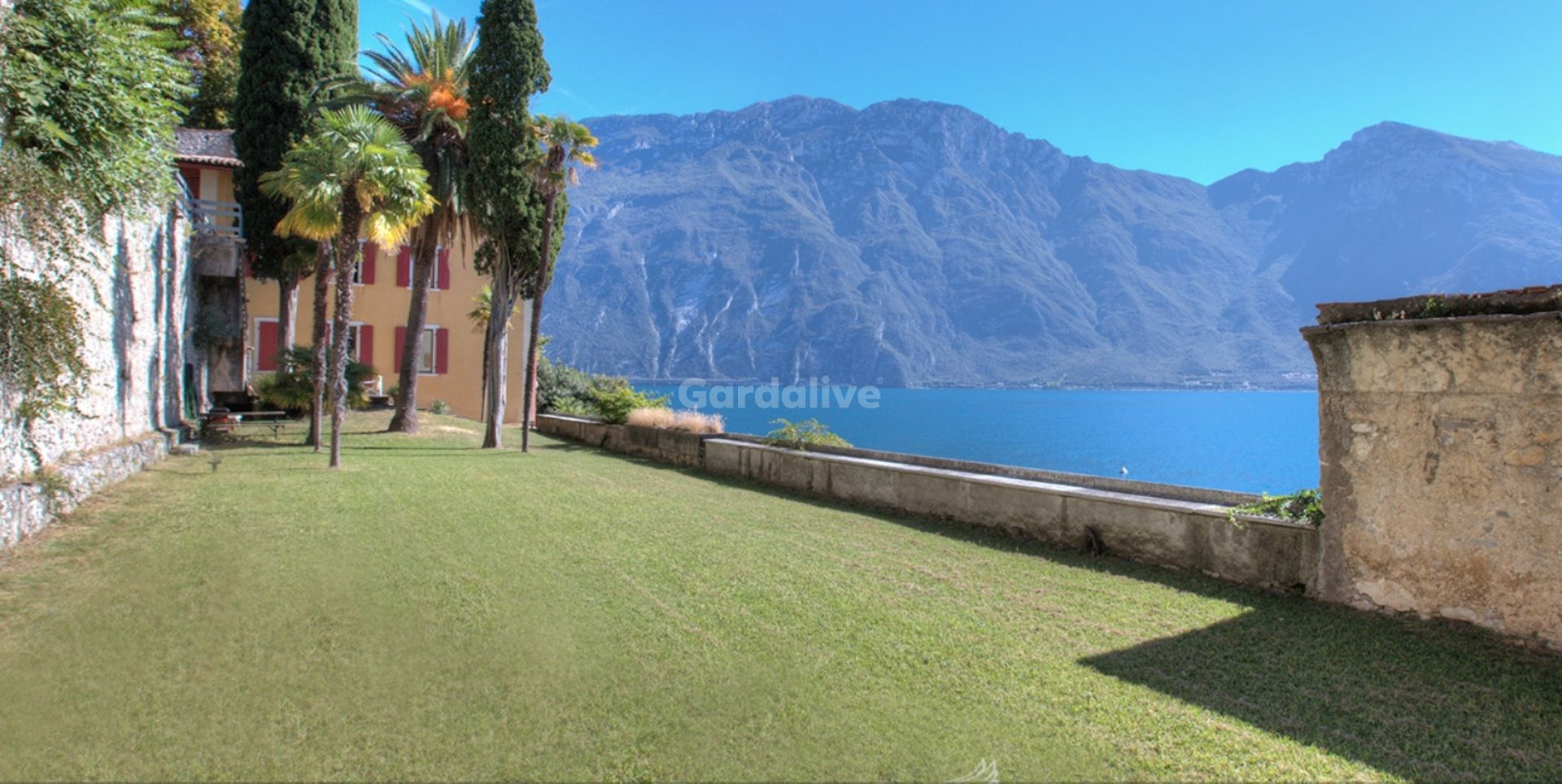 Repräsentative Villa direkt am See in Limone sul Garda