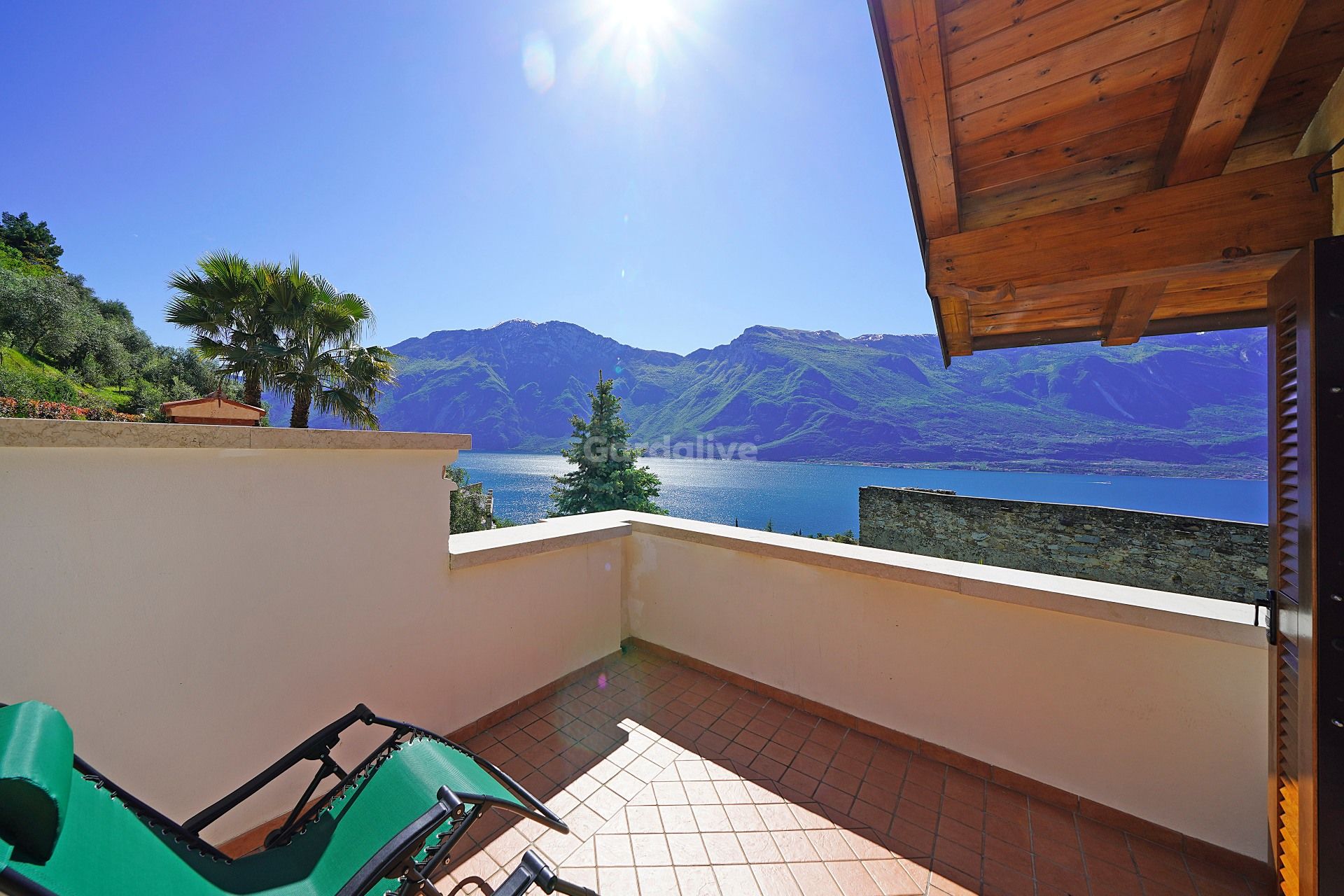 Exklusive Einzelvilla mit Schwimmbad und Seeblick in