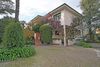Villa am Seeufer mit privater Anlegestelle an der Seepromenade von Maderno